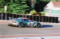 Aston Martin � l'entr�e des Hunaudi�res.Cliquez pour agrandir
