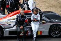 Causerie sur une carrosserie.Cliquez pour agrandir