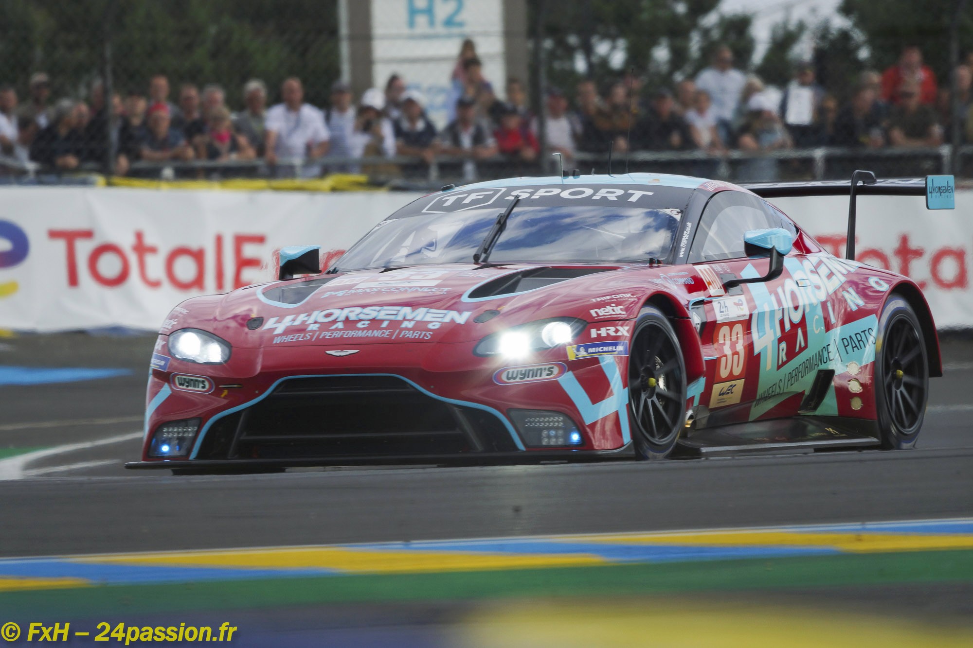 Aston Martin Vantage AMR