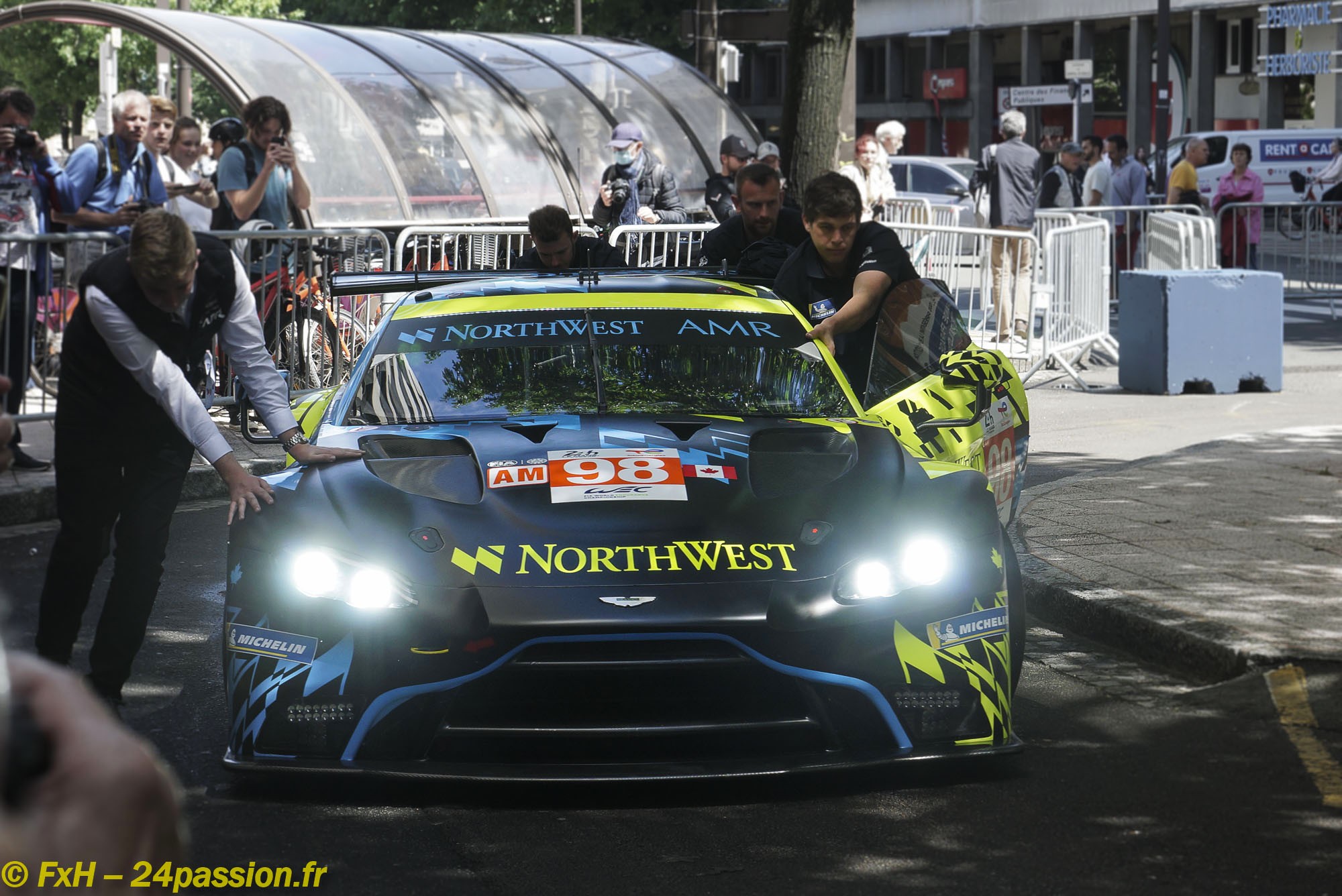 Aston Martin Vantage AMR