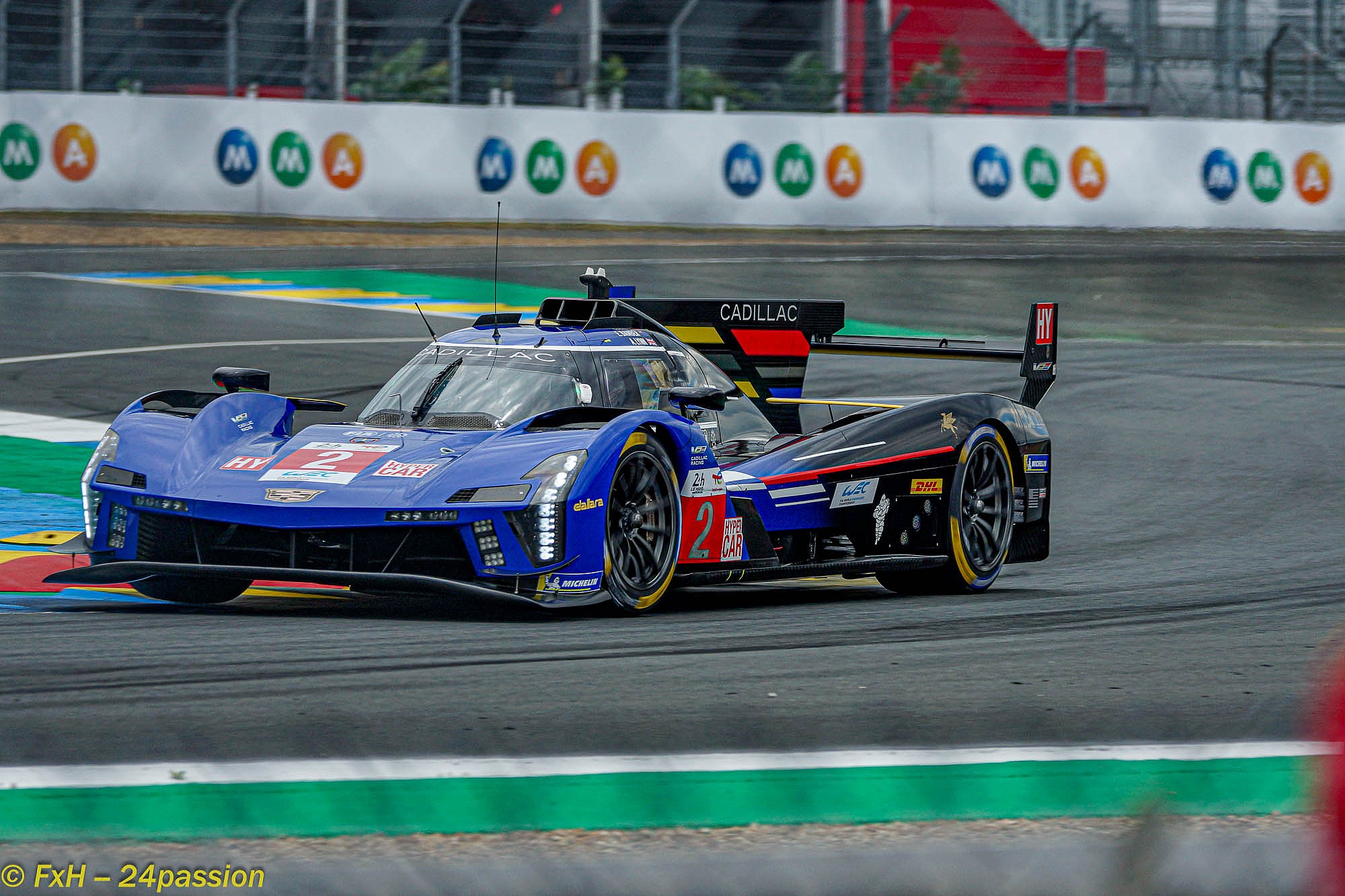 Cadillac V-Series.R.Cliquez pour acc�der � la page